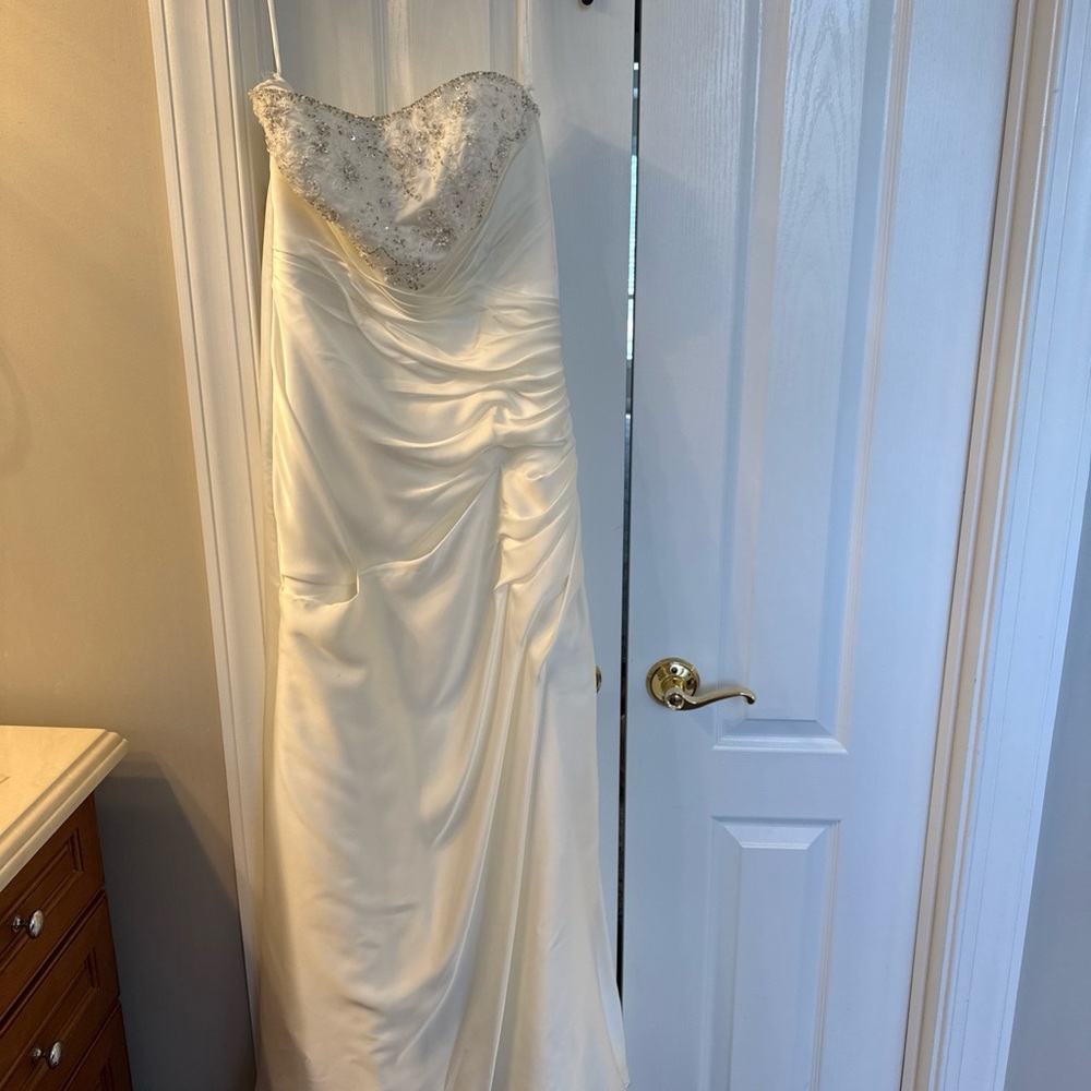 Elegant Cream Wedding Dress